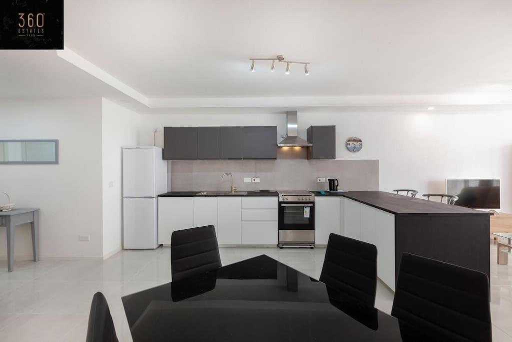 Spacious 2Br Apt In Qawra - Perfect For Families By 360 Estates St. Paul's Bay Buitenkant foto
